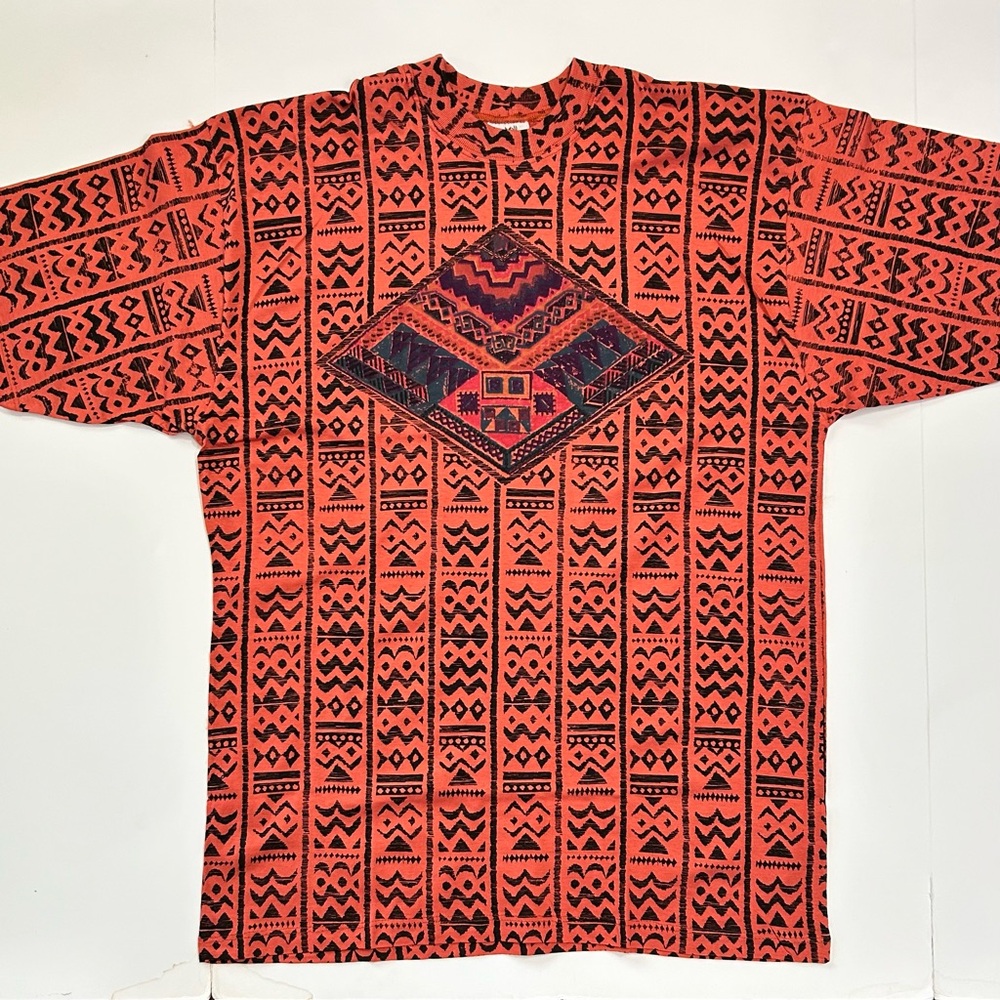 NEW 90’s VINTAGE GEOMETRIC SHORT SLEEVE T-SHIRT